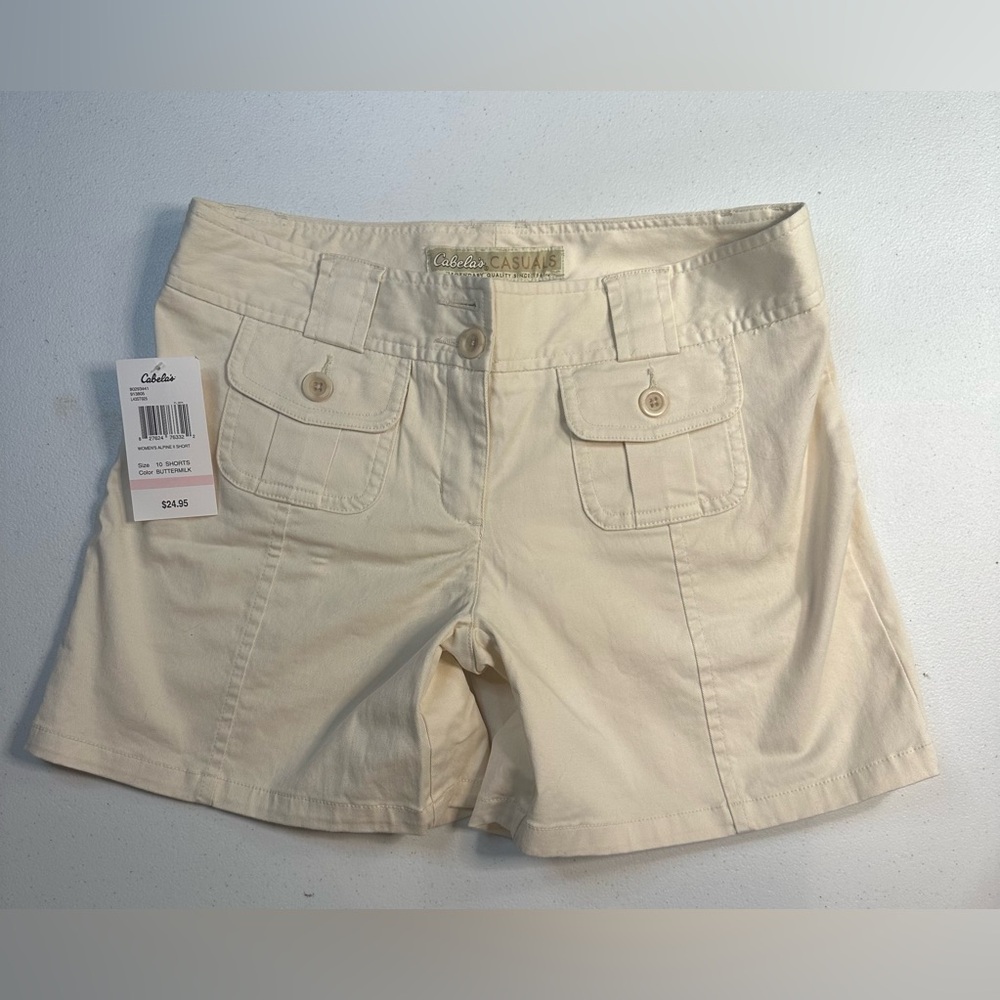 Cabela’s women’s Alpine II‎ shorts size 10 Color Buttermilk NWT